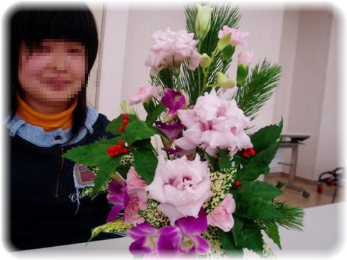 12月のあきとお花の写真